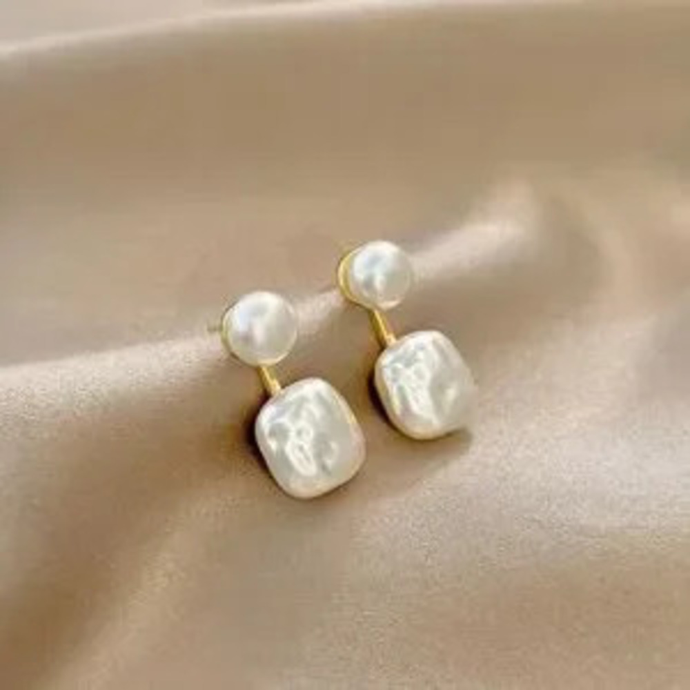 Elegant Gold and Pearl Drop Earrings